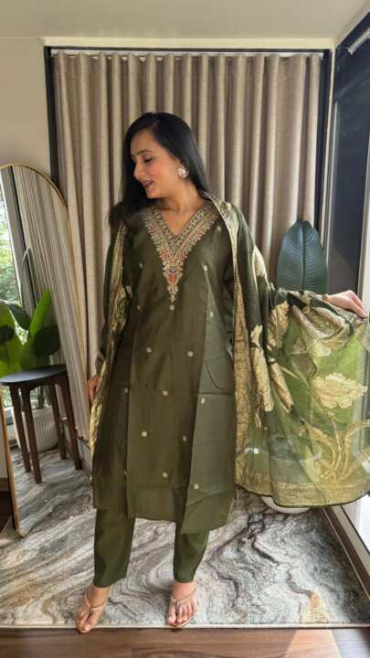 PURE HEAVY ROMAN SILK KURTI PANT SETS - View 6