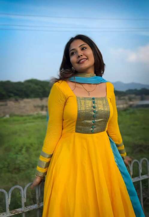 New Super Trendy Traditional Outfit - View 2